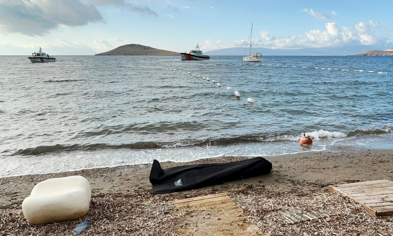 Thuyền chở người di cư chìm ngoài khơi Thổ Nhĩ Kỳ, ít nhất 14 người thiệt mạng