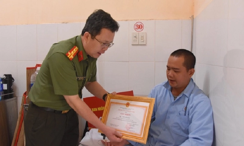 Đồng Tháp: Truy bắt cướp, hai người bị thương