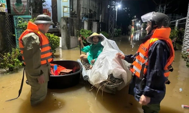 Đà Nẵng mưa trắng trời