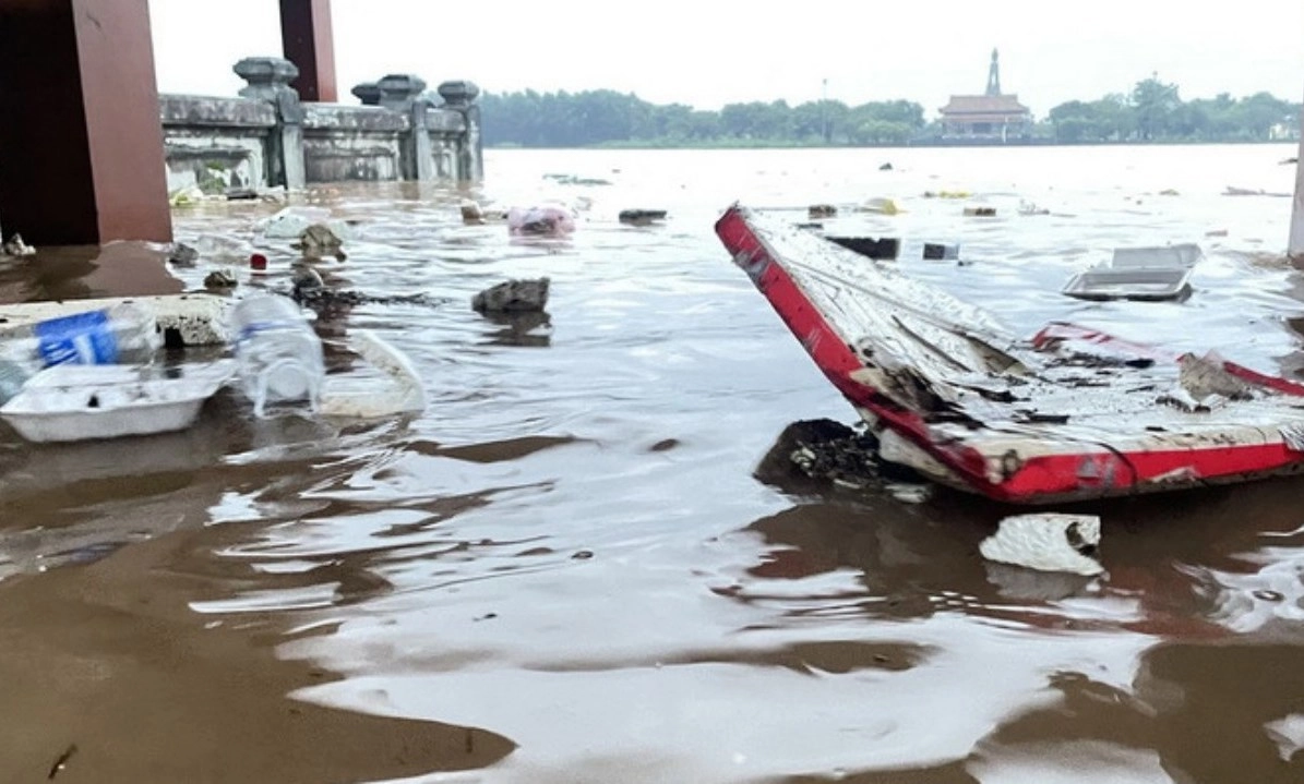 Quảng Trị mưa lớn kéo dài: Ngập sâu, chia cắt nhiều điểm