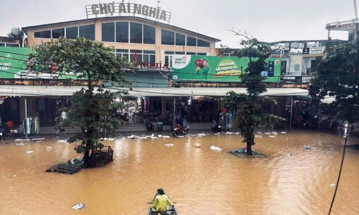 Lũ lên nhanh ở Huế - Đà Nẵng: Sông Bồ có nguy cơ vượt mốc lịch sử