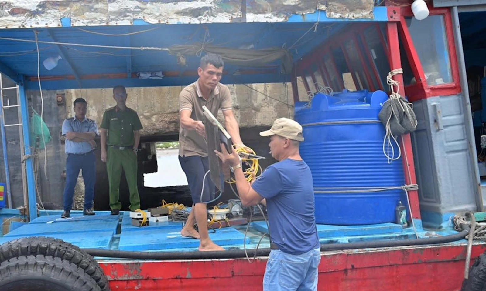Khởi tố vụ án 13 tàu cá tháo thiết bị giám sát hành trình để đánh bắt trái phép trong vùng cấm