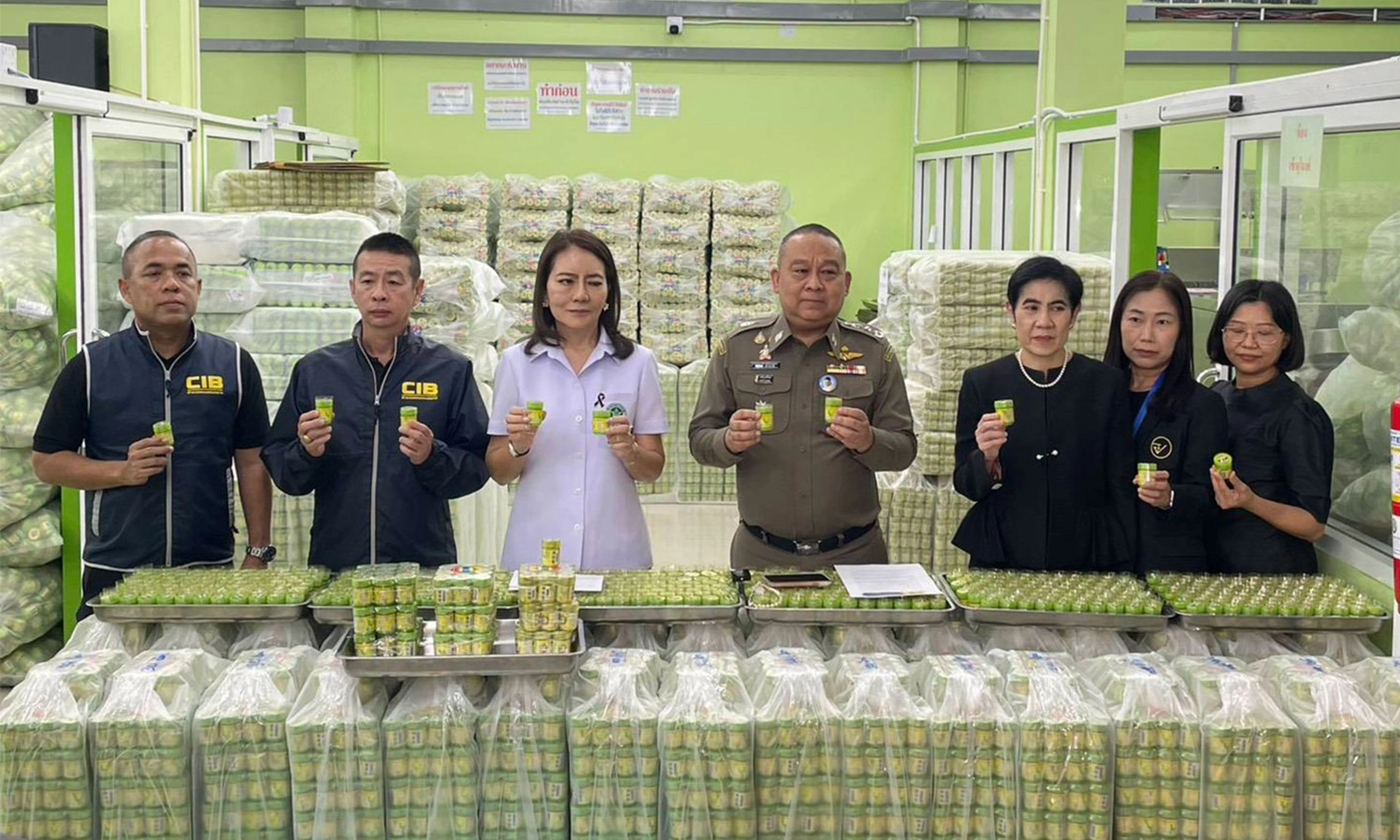 Đột kích 4 nhà máy sản xuất dầu hít Hong Thai bất hợp pháp, thu giữ hơn 2 triệu sản phẩm