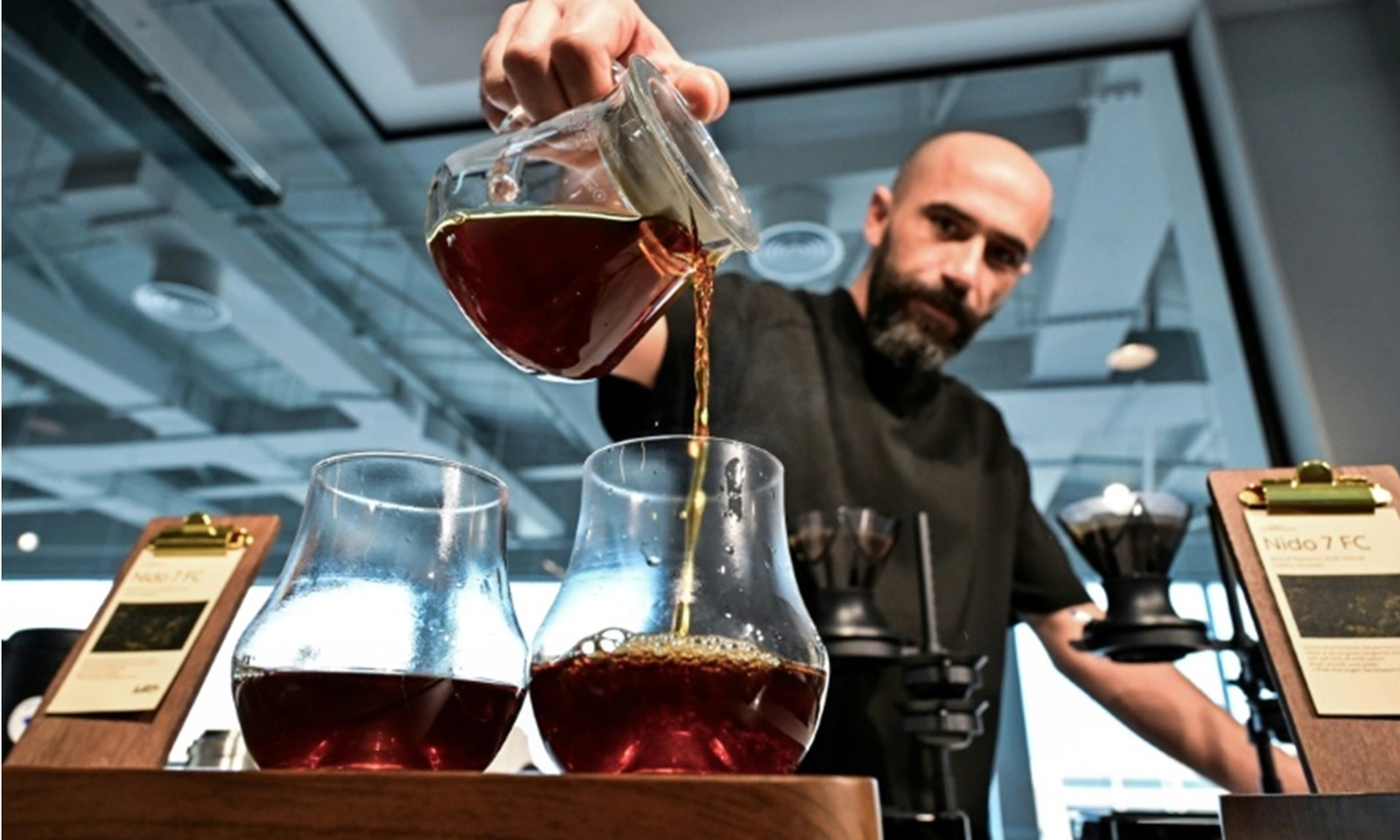 Bạn có dám chi 1.000 USD để uống một ly cà phê đắt nhất thế giới?