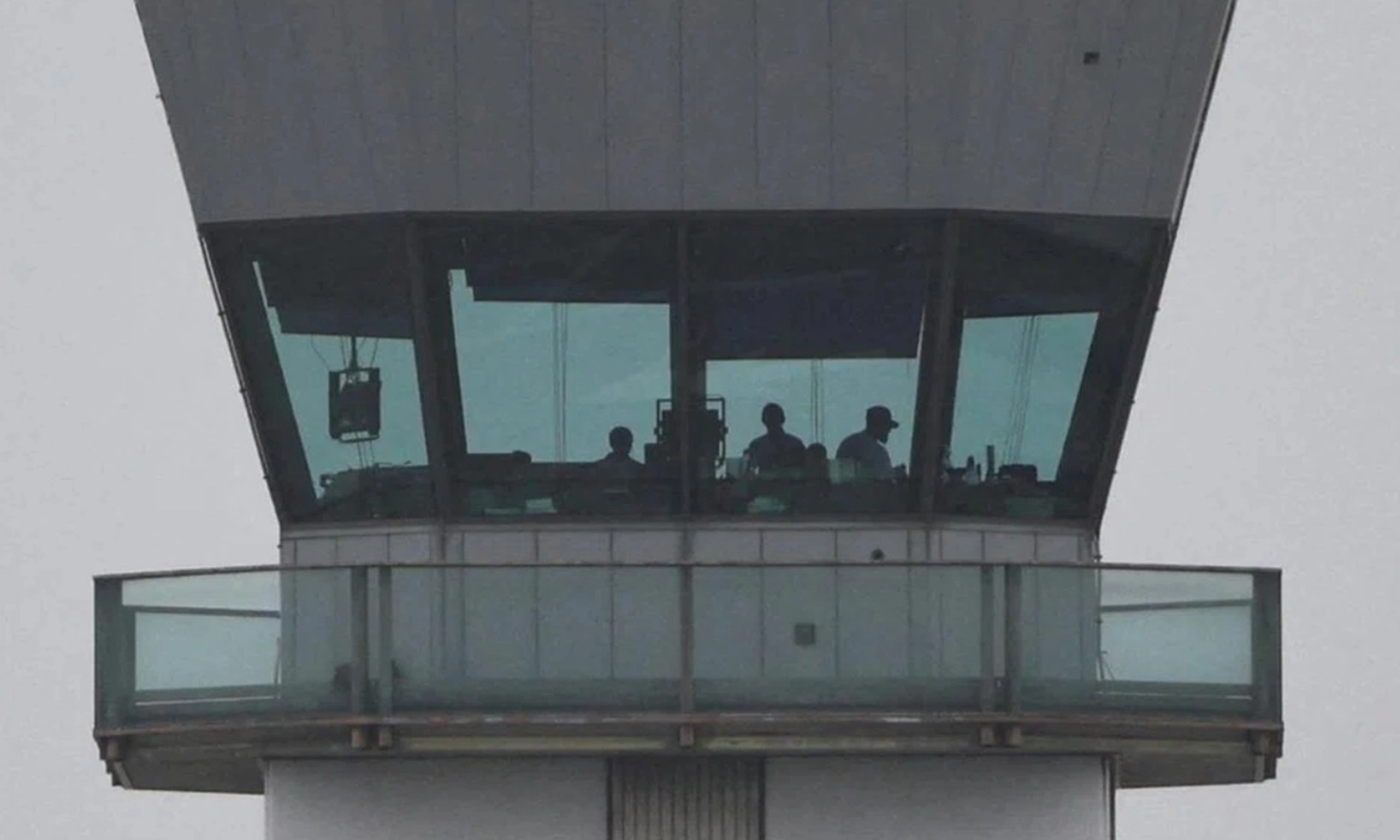 Gần 50% sân bay lớn tại Mỹ tê liệt vì thiếu kiểm soát viên không lưu