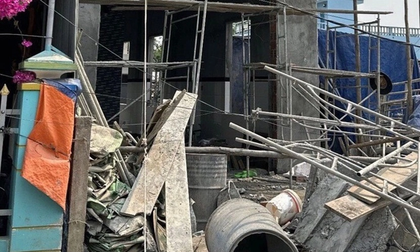 Sập giàn giáo công trình nhà dân, 2 người tử vong, 1 người bị thương