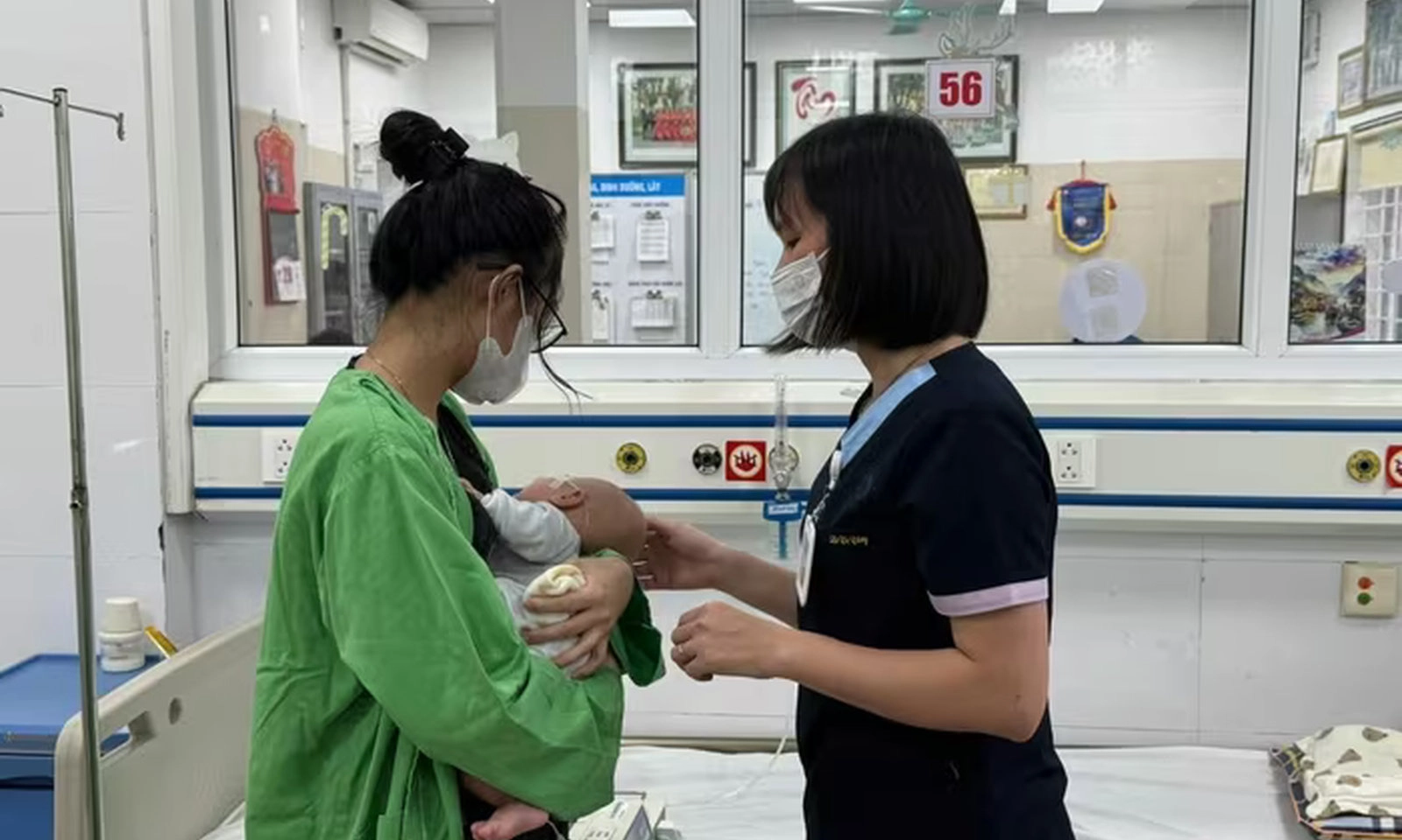 Trẻ mắc cúm A nhập viện tăng mạnh, nhiều bé chưa tiêm vaccine