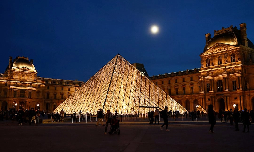 Pháp: Thêm 2 người bị khởi tố liên quan vụ trộm bảo vật ở bảo tàng Louvrev