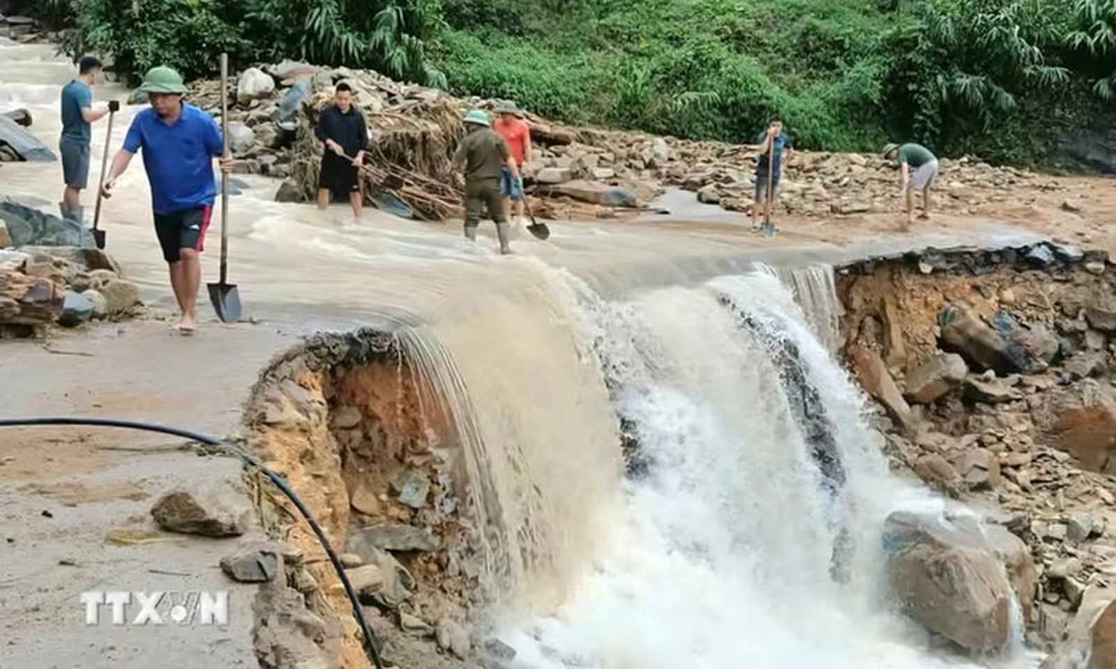 Cảnh báo lũ quét, sạt lở đất tại 6 tỉnh miền Trung – Tây Nguyên