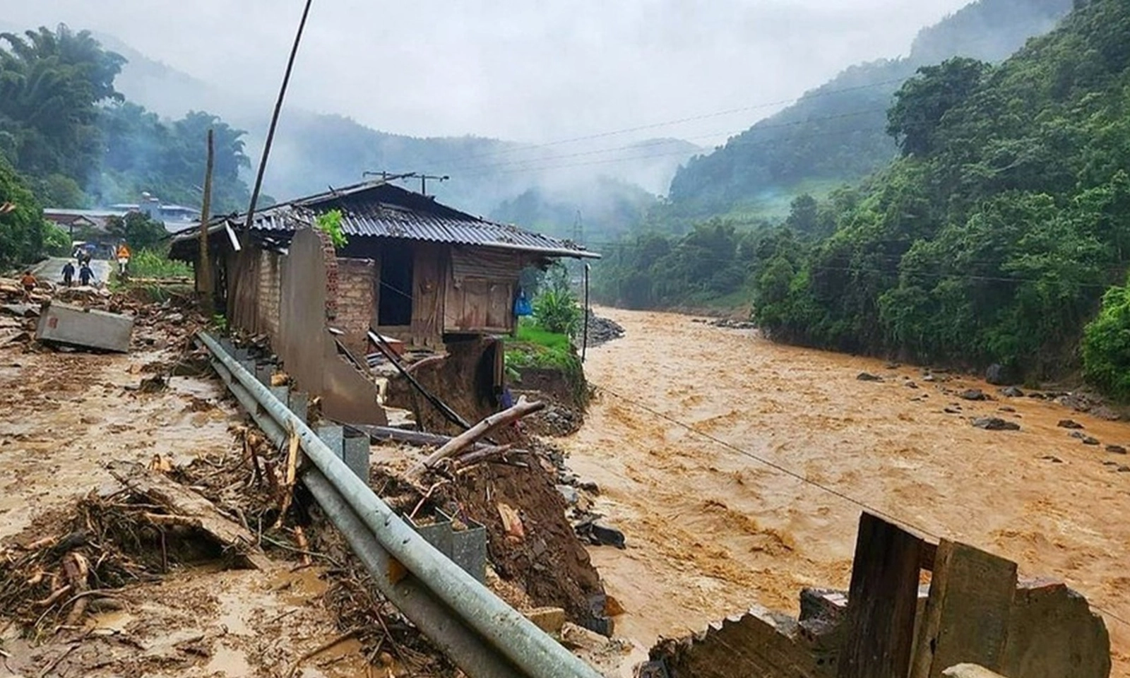 Cảnh báo lũ quét, sạt lở đất, sụt lún đất từ Hà Tĩnh đến Gia Lai và Lâm Đồng