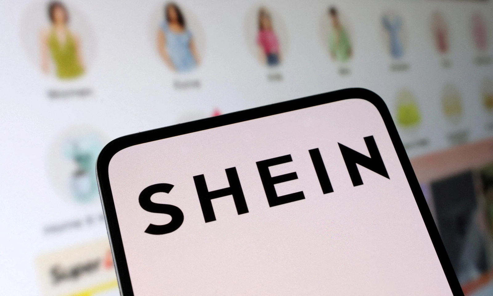 Shein bị phát hiện bán búp bê tình dục giống trẻ em trên trang bán quần áo