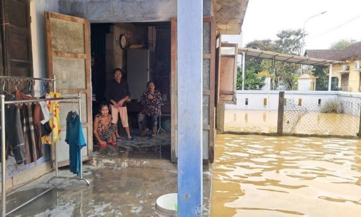 Huế sau lũ: Hơn 15.000 nhà còn ngập