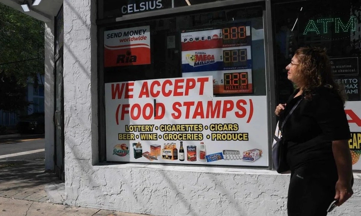 Chính phủ Mỹ chi cứu trợ khẩn cấp cho 42 triệu người hưởng tem phiếu thực phẩm