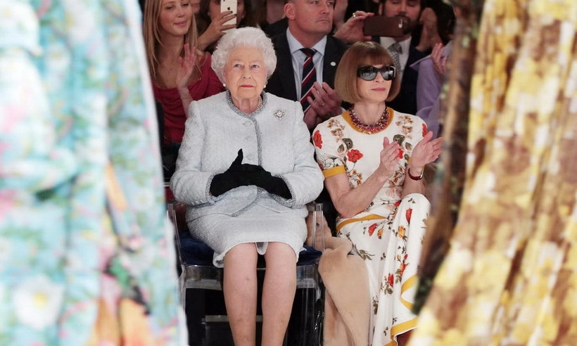 Hoàng gia Anh tổ chức triển lãm lớn tôn vinh di sản thời trang của Nữ hoàng Elizabeth II