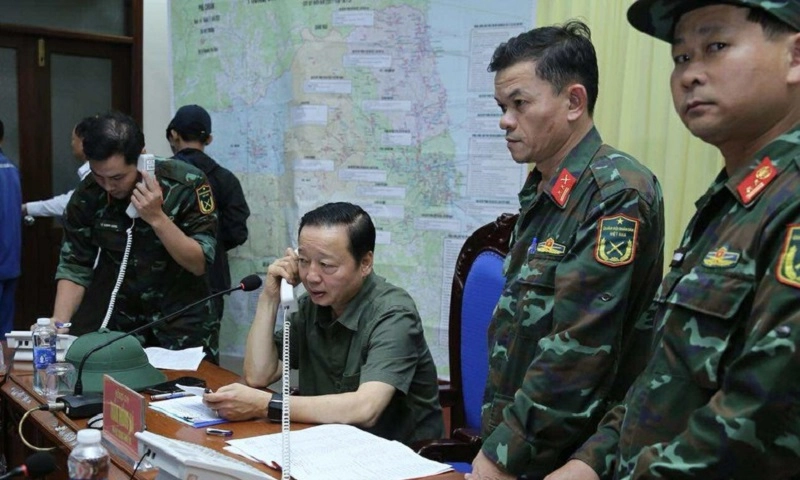 Phó Thủ tướng Trần Hồng Hà chỉ đạo ứng phó bão số 13, yêu cầu di dời dân khẩn cấp