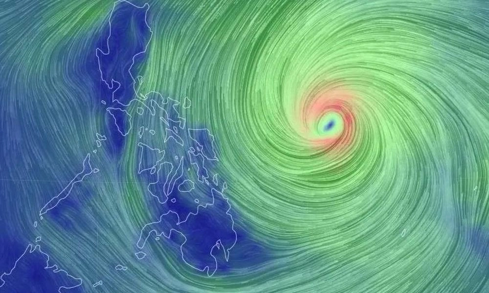 Philippines báo động khẩn trước siêu bão Fung-wong
