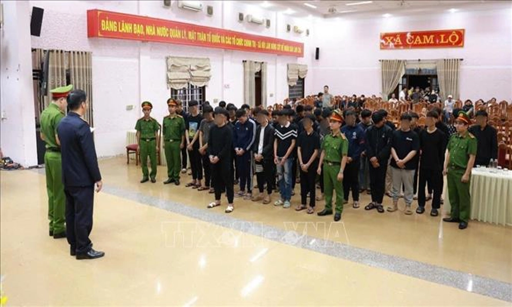 Gần 40 người bị khởi tố sau vụ mang hung khí đánh nhau trong đêm