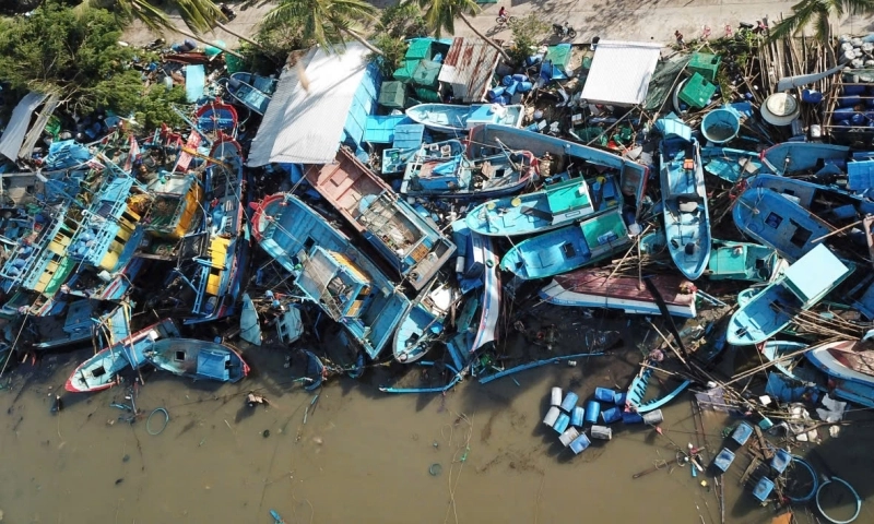 Bão số 13 làm 6 người chết, thiệt hại hàng ngàn căn nhà