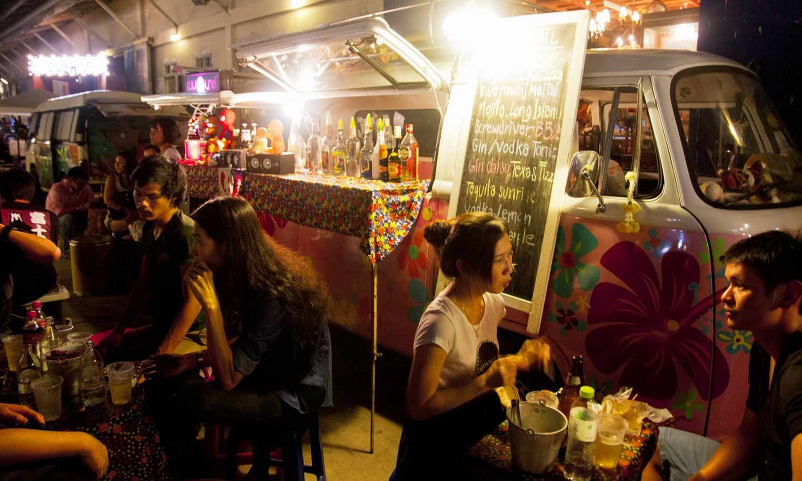 Du khách có thể bị phạt hơn 8 triệu đồng vì uống rượu bia sau nửa đêm tại Thái Lan