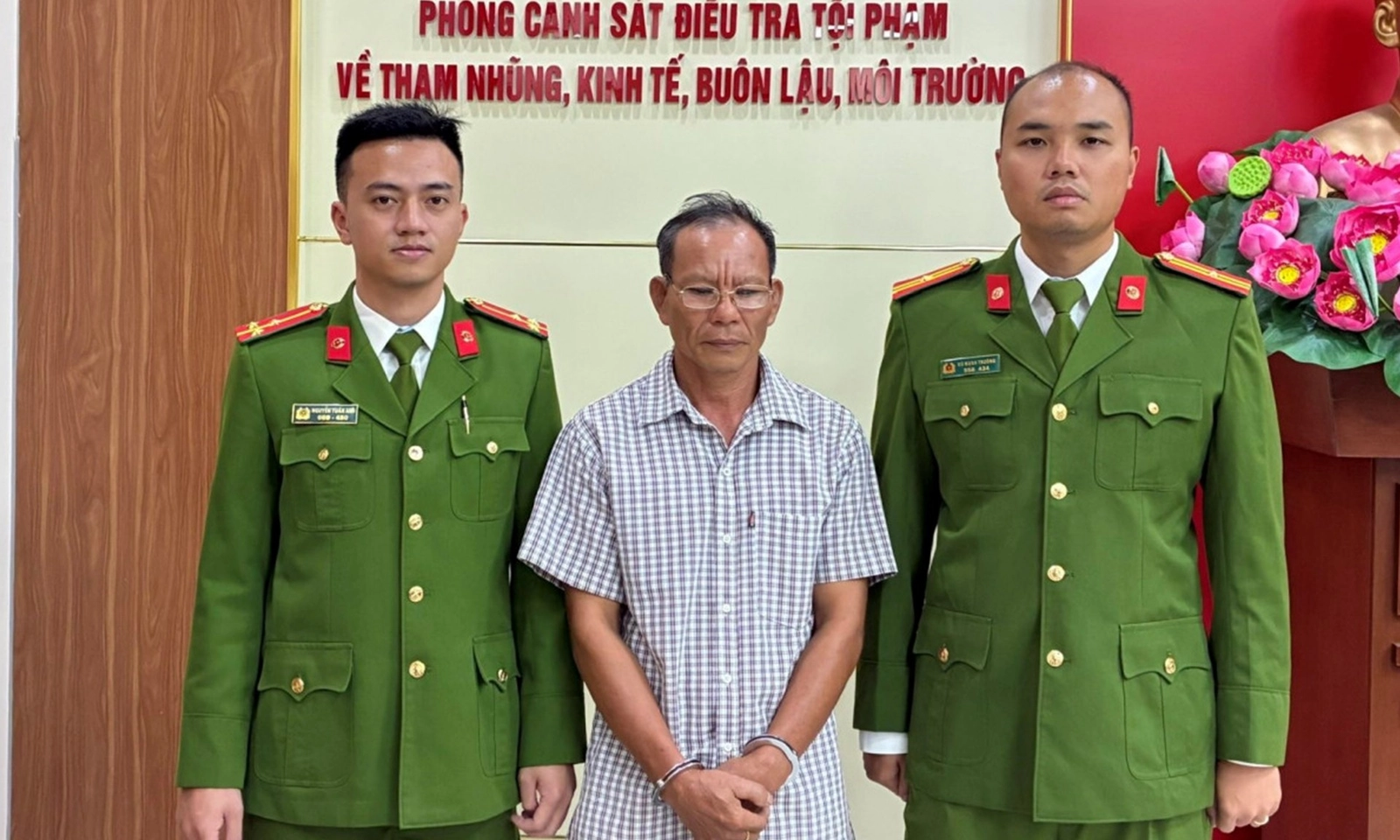 Bắt đối tượng trốn truy nã 8 năm về tội vận chuyển trái phép vật liệu nổ