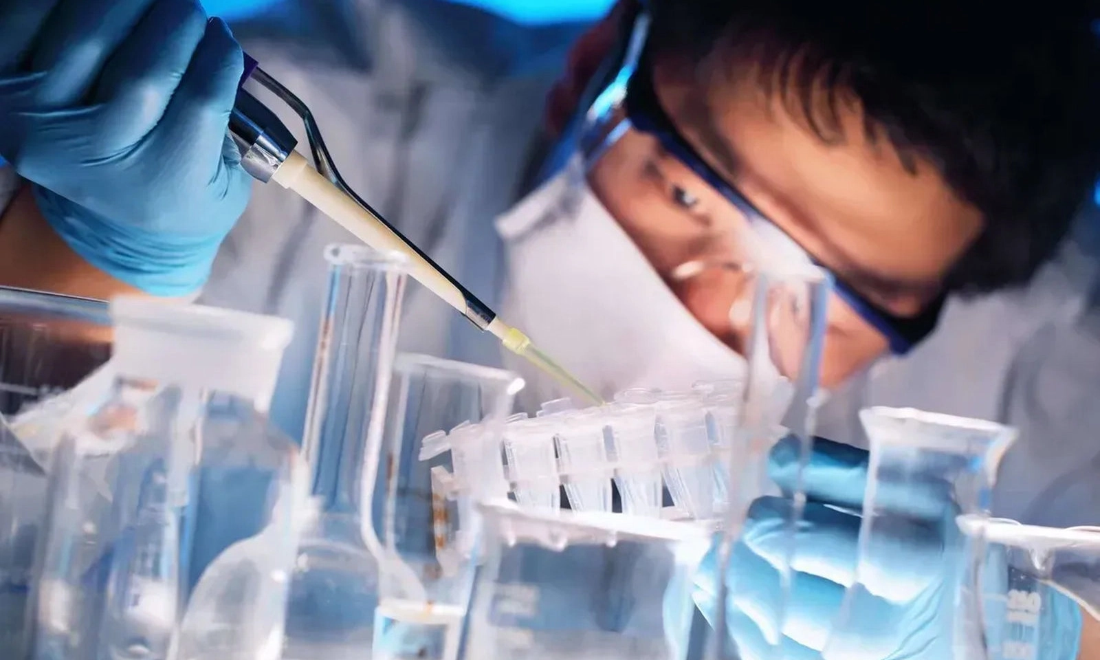 Trung Quốc nghiên cứu thuốc kéo dài tuổi thọ, kỳ vọng con người sống đến 150 tuổi