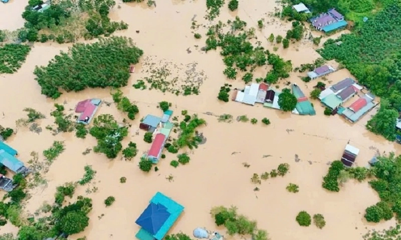 Thủ tướng yêu cầu khẩn trương đánh giá thiệt hại và khắc phục hậu quả bão, lũ tại Trung bộ