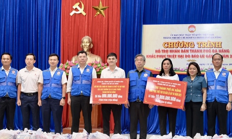 TPHCM hỗ trợ Huế và Đà Nẵng 35 tỷ đồng khắc phục hậu quả bão lũ