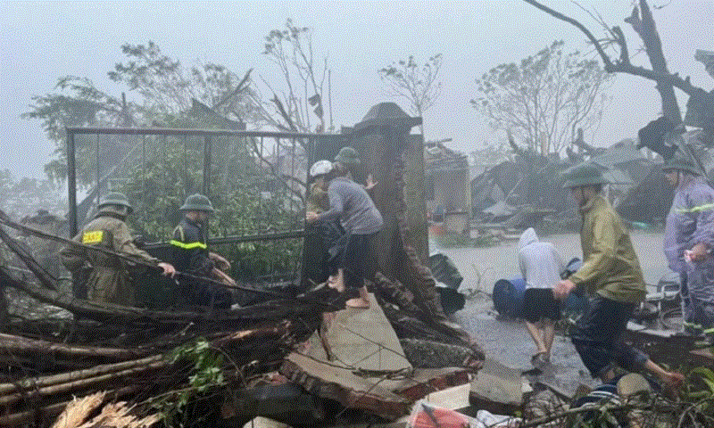 Khẩn cấp khắc phục hậu quả bão số 13 và thiên tai liên tiếp tại miền Trung