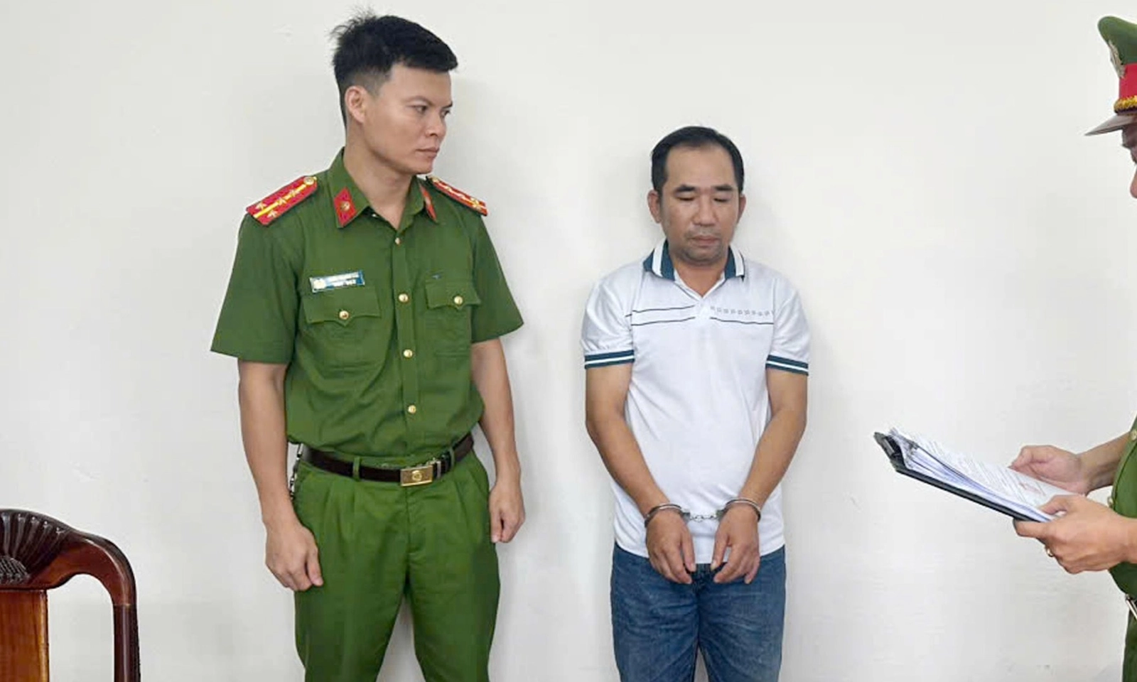 Bắt tạm giam đối tượng dùng dao đâm người sau cuộc nhậu