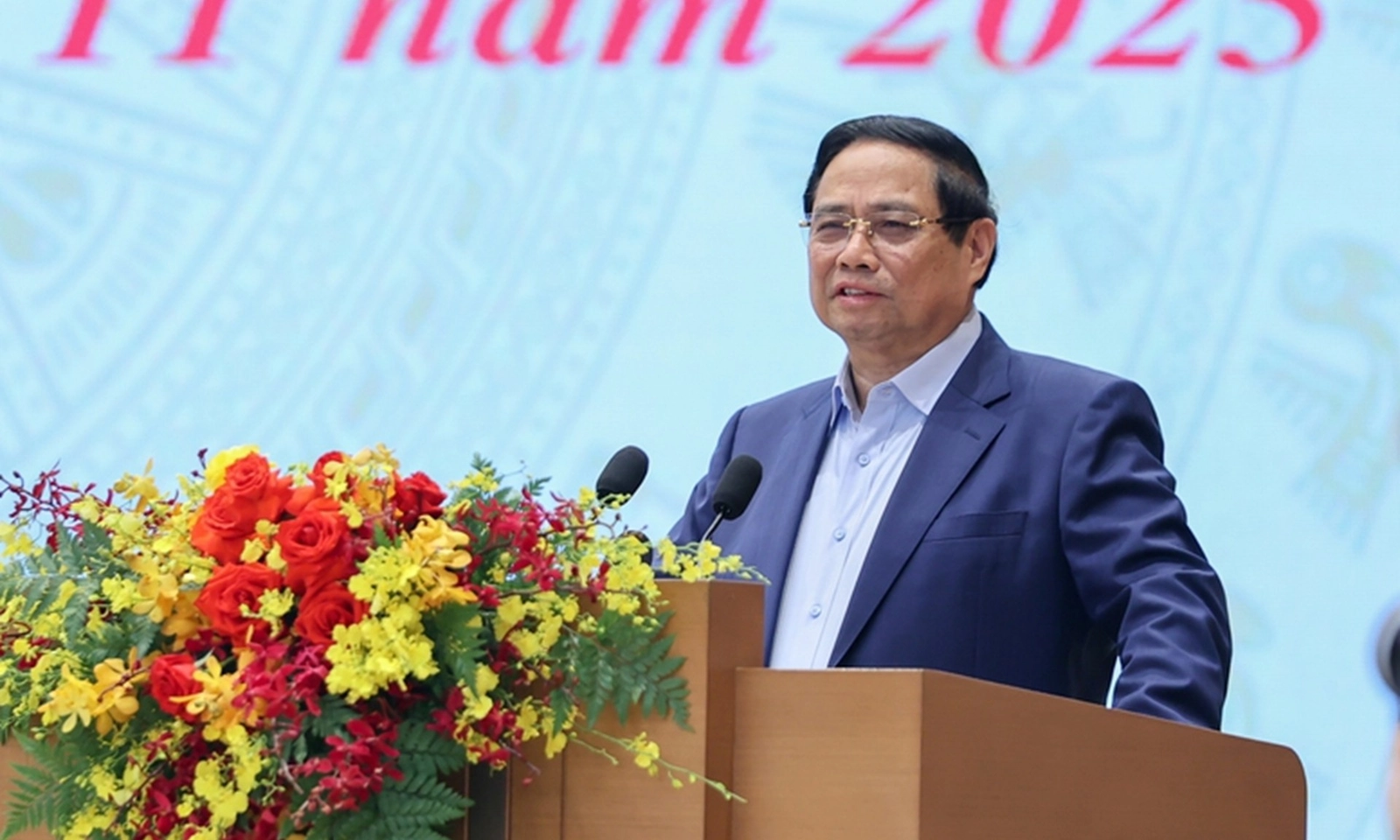 Thủ tướng: Dứt khoát cắt bỏ những thủ tục không cần thiết mà người dân vẫn phải làm