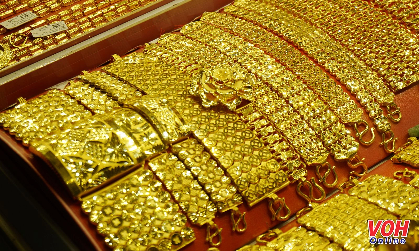 Giá vàng trong nước lao dốc, giảm tới 2,6 triệu đồng/lượng