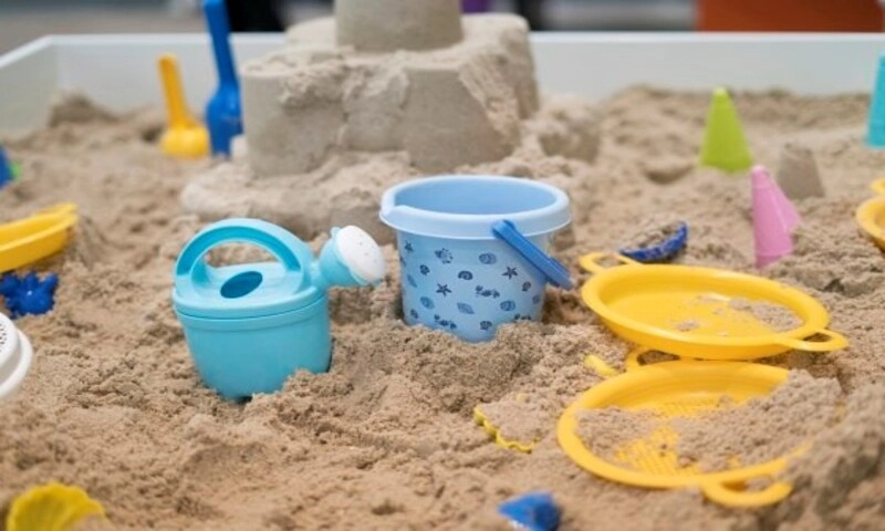 Hơn 70 trường học ở Úc và New Zealand đóng cửa vì phát hiện cát chơi nhiễm amiăng