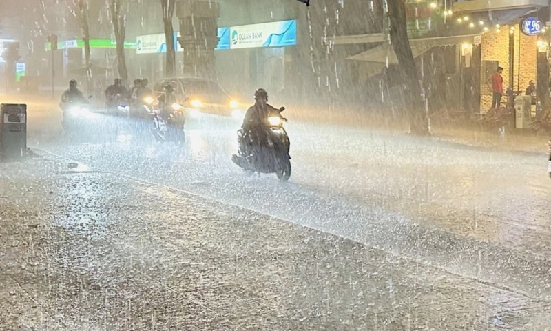 Dự báo miền Trung ba ngày tới mưa triền miên