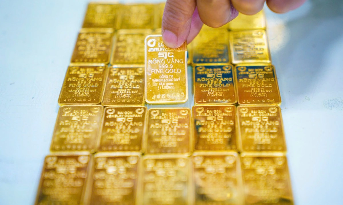 Dự báo giá vàng giảm trước “tam giác bất định”