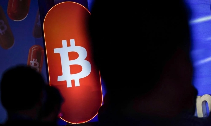 Bitcoin thủng 90.000 USD, vốn hóa bay hơn 600 tỷ USD