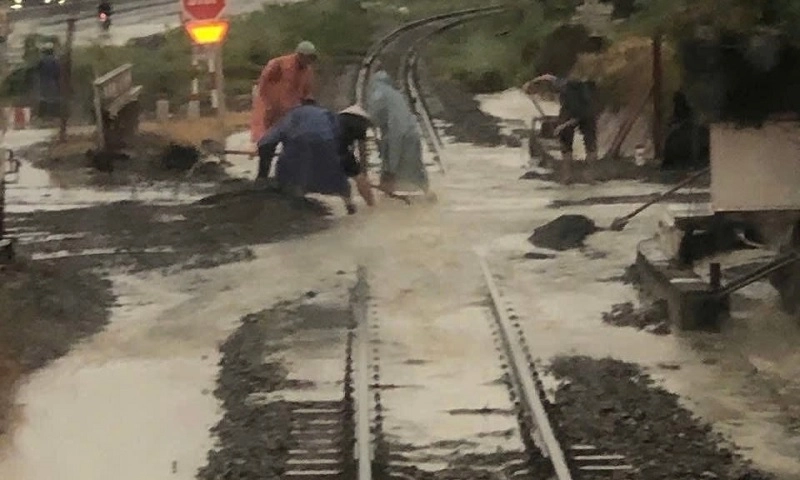 Điểm tin sáng 18/11: Đường sắt Bắc - Nam thông tuyến trở lại