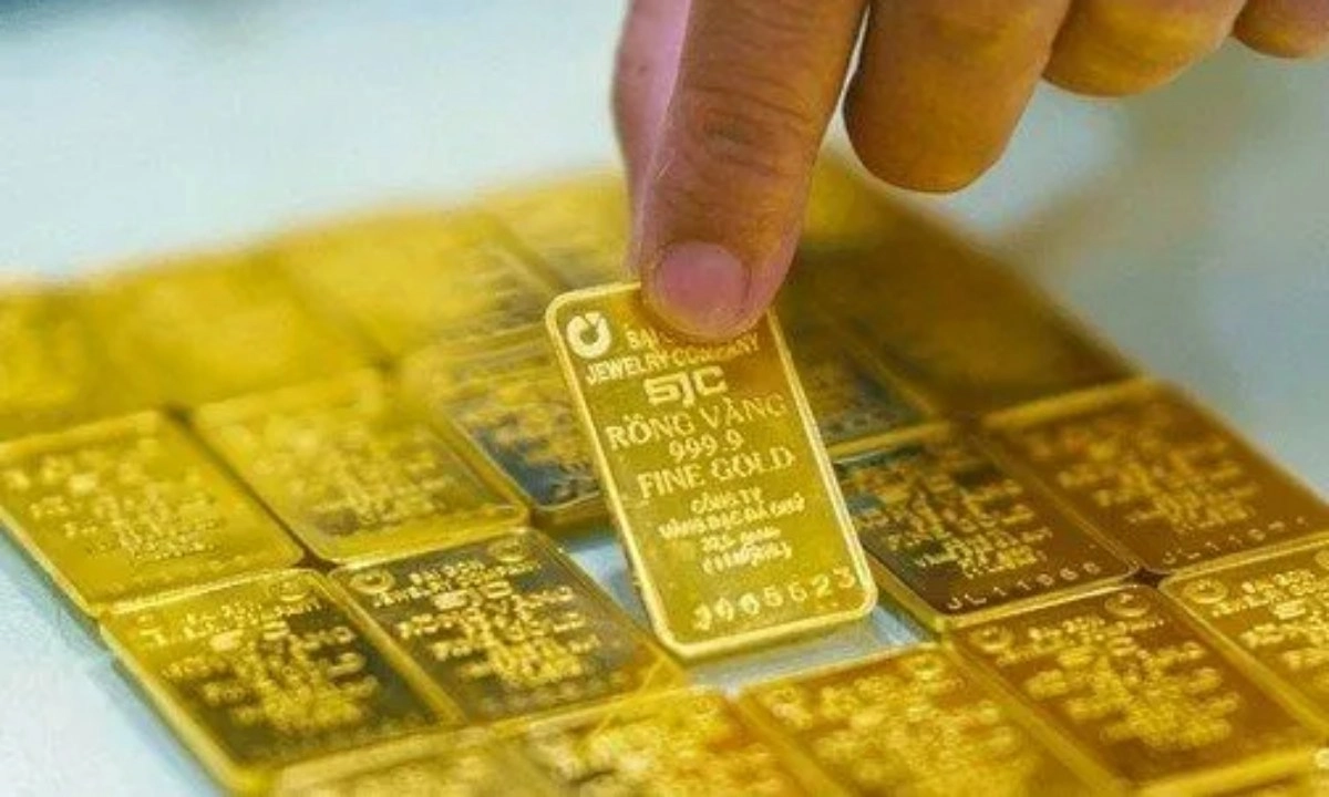 Giá vàng giảm sốc nhưng vẫn cao hơn giá thế giới 20 triệu đồng/lượng