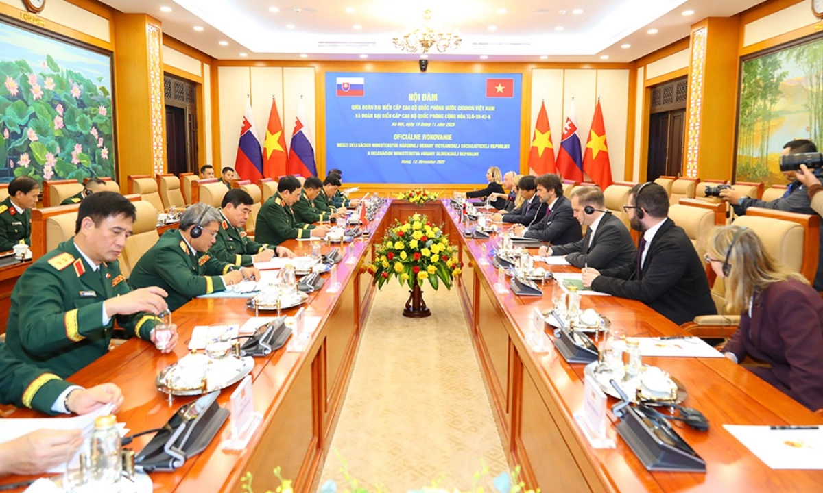 Bộ Quốc phòng Việt Nam sẵn sàng tiếp nhận quân nhân Slovakia sang học tiếng Việt