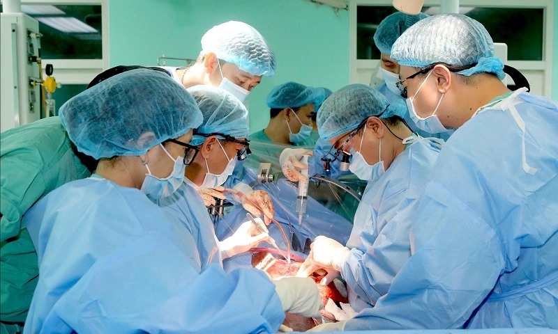 Bệnh viện Trung ương Huế ghép gan cứu sống bệnh nhi 2 tuổi bị teo gan