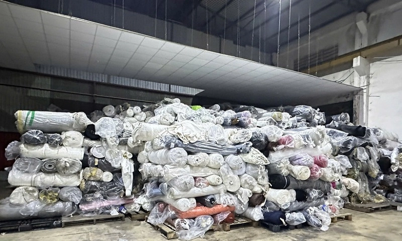 TPHCM: Phát hiện kho vải quy mô lớn không rõ xuất xứ