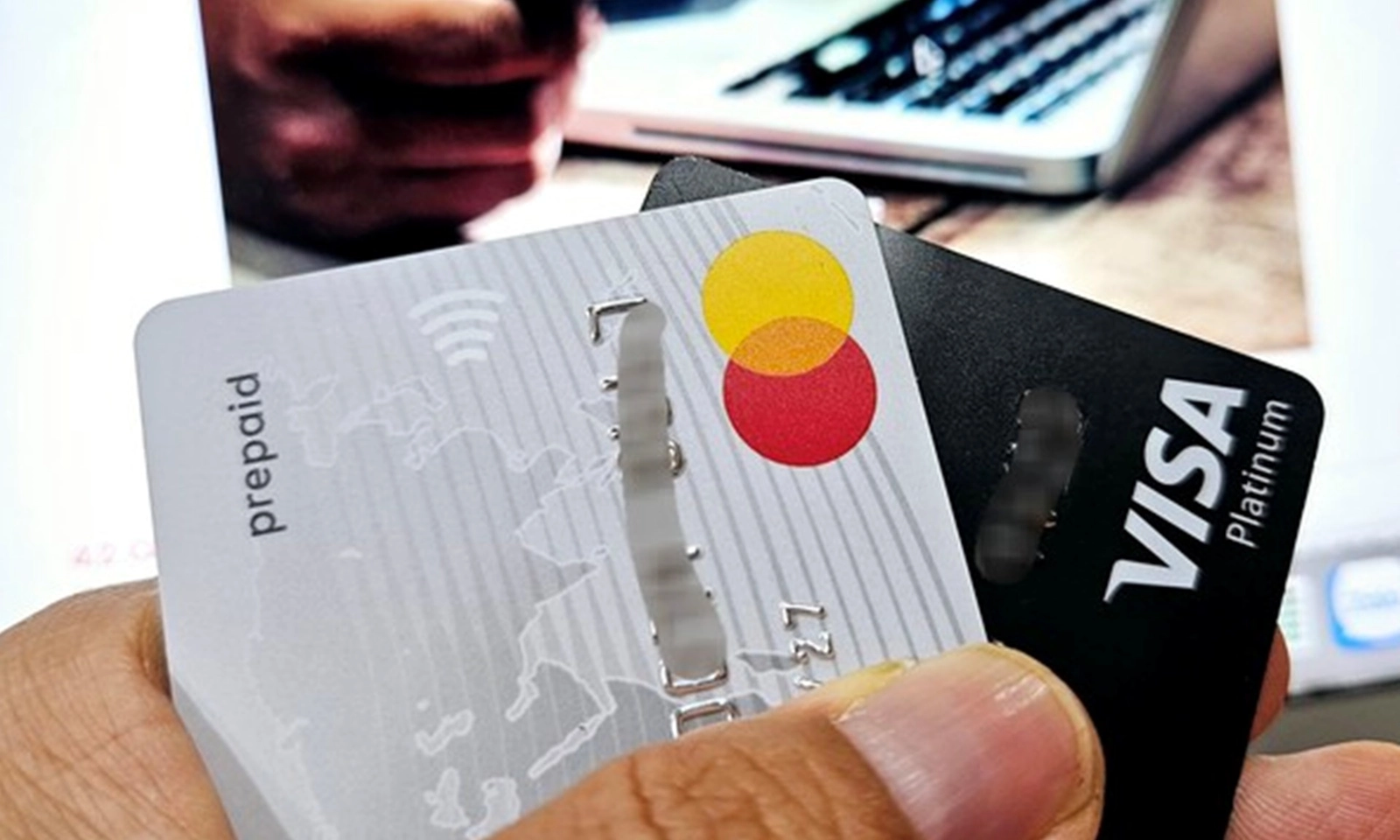 Nhiều ngân hàng tăng lãi suất thẻ tín dụng, có nơi tăng lên gần 40%/năm