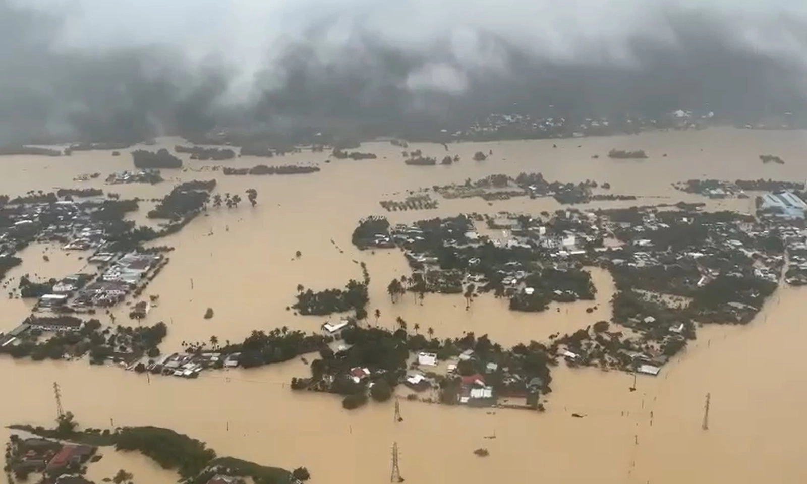 Phó Thủ tướng Hồ Quốc Dũng kiểm tra công tác ứng phó khẩn cấp mưa lũ tại Khánh Hòa