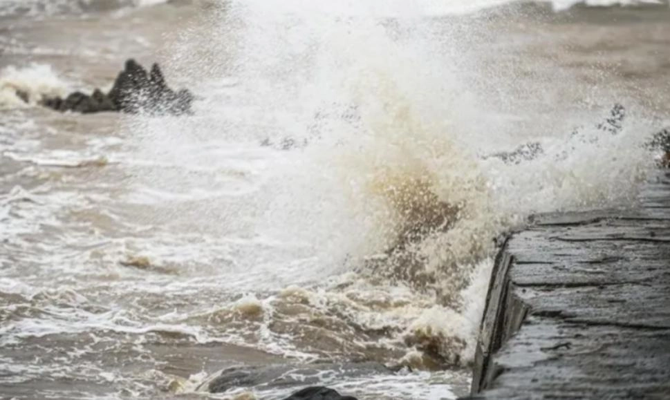 Cảnh báo gió mạnh, sóng lớn và mưa dông trên biển 