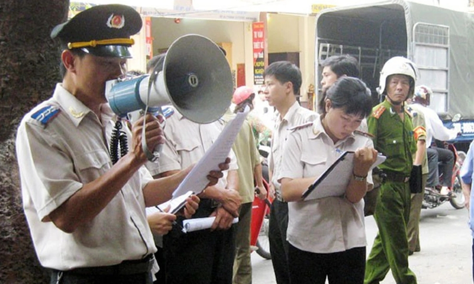 Mới: Chỉ được cưỡng chế thi hành xử phạt vi phạm hành chính khi có quyết định bằng văn bản