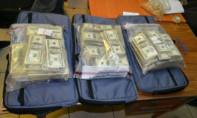 Bắt giữ 8 vali chứa 151 tỷ đồng tại sân bay Panama