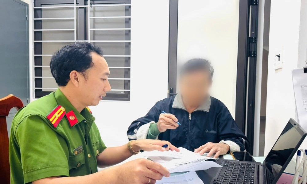 Giả danh công an lừa đảo, nạn nhân may mắn được giải cứu
