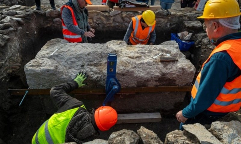 Phát hiện quan tài đá thời La Mã 1.700 năm tuổi tại Hungary