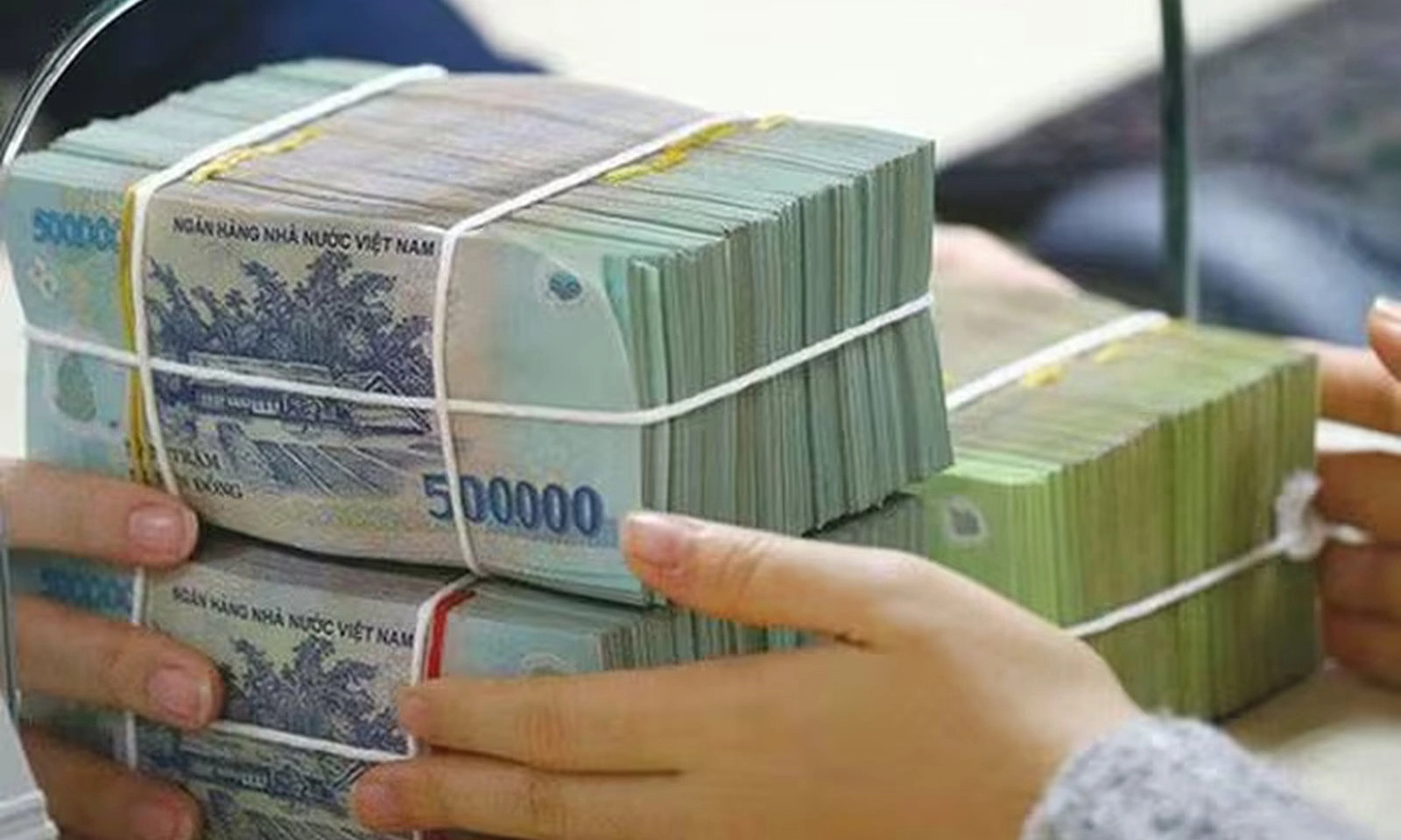 Ngân hàng nhỏ chịu sức ép thanh khoản trong giai đoạn cuối năm