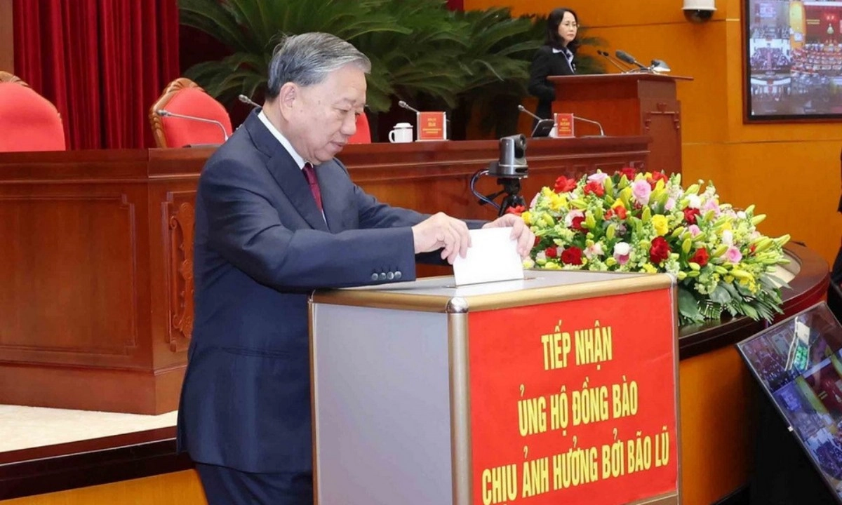 Tổng Bí thư Tô Lâm và các lãnh đạo ủng hộ người dân vùng bão lũ