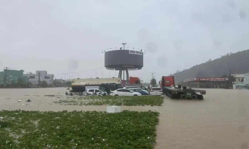 Thiệt hại mưa lũ miền Trung tiếp tục tăng 